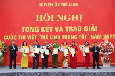 Trao giải Cuộc thi viết “Mê Linh trong tôi” năm 2022