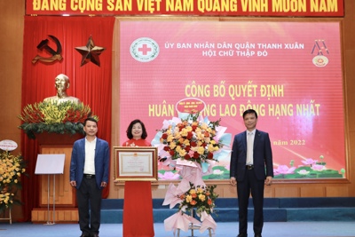 Hội Chữ thập đỏ quận Thanh Xuân được tặng thưởng Huân chương Lao động hạng Nhất