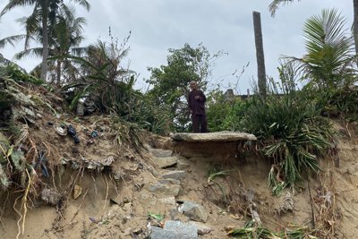 Quảng Ngãi: Công bố tình huống khẩn cấp về sạt lở bờ biển phường Phổ Thạnh