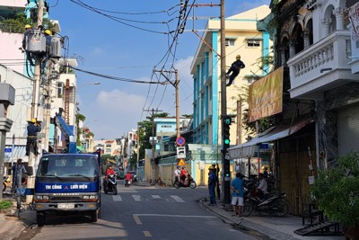 Bầu trời TP Hồ Chí Minh đã bớt dần những “ổ nhện” trên cao