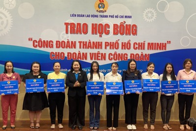 Liên đoàn Lao động TP Hồ Chí Minh trao học bổng cho công đoàn viên