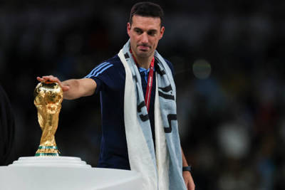 HLV Lionel Scaloni nhớ về huyền thoại Maradona sau khi vô địch World Cup 2022