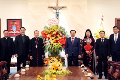 Lãnh đạo TP chúc mừng Giáng sinh Tòa Tổng giám mục Hà Nội