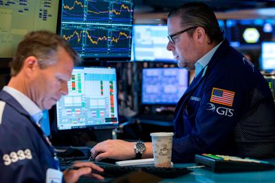 Chứng khoán Mỹ: Tâm lý hưng phấn trở lại, Dow Jones tăng gần 100 điểm