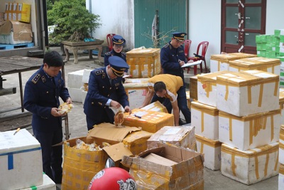 Quảng Bình: Phát hiện hơn 6,2 tấn thực phẩm đông lạnh “bẩn”