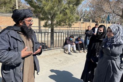 Taliban đình chỉ các nữ sinh viên ở trường đại học