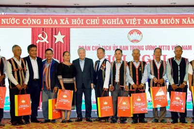 Trung ương MTTQ Việt Nam tiếp xúc người uy tín tiêu biểu ở Tây Nguyên