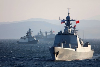 Tập trận hải quân chung giữa Trung Quốc và Nga: Láng giềng giúp nhau