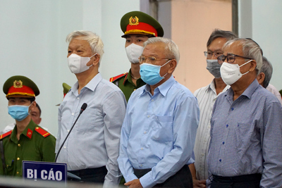 Hai cựu Chủ tịch UBND tỉnh Khánh Hòa tiếp tục hầu tòa khi đang thụ án