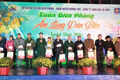 Hà  Tĩnh: Ấm áp chương trình “Xuân Biên phòng ấm lòng dân bản”