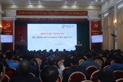 Hà Nội: Gần 800 cán bộ được tập huấn về "Sổ tay đảng viên điện tử"