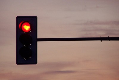 Điều khiển xe rẽ phải khi đèn đỏ, có bị xử phạt?
