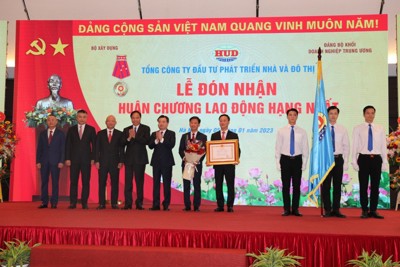 HUD đón nhận Huân chương Lao động hạng Nhất