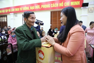 Hà Nội: Gần 3.000 suất quà Tết gửi tới người nghèo, người hoàn cảnh khó khăn 