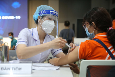 Xuất hiện biến thể XBB, TP Hồ Chí Minh tiêm vaccine Covid-19 xuyên tết