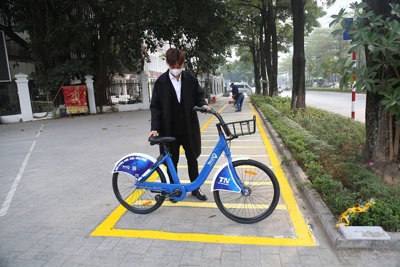 Lắp đặt trạm xe đạp công cộng đầu tiên tại Hà Nội