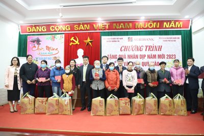 Đoàn Đại biểu Quốc hội TP Hà Nội tặng quà Tết ở huyện Thường Tín