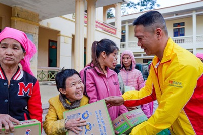 “Tết ấm tình thương” với đồng bào vùng cao