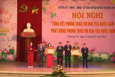 2 cơ quan của huyện Thường Tín đón nhận Huân chương Lao động hạng Ba