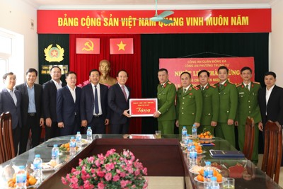 Chủ tịch HĐND TP Hà Nội thăm chúc Tết tại quận Đống Đa, Cầu Giấy