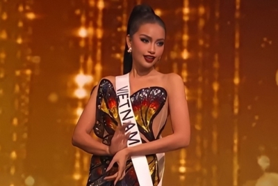 Ngọc Châu gây bão mạng với màn catwalk hoa sen tại Hoa hậu Hoàn vũ 2022