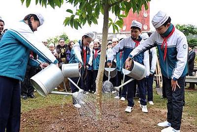 Hà Nội dự kiến trồng 100.000-120.000 cây xanh các loại trong dịp Xuân Quý Mão 2023