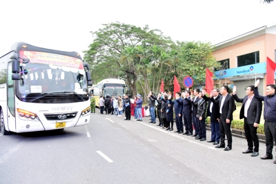 Hà Nội: Những chuyến xe yêu thương đưa 1.200 công nhân về quê sum họp