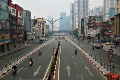 Đường phố Hà Nội vắng tanh ngày đầu nghỉ Tết 