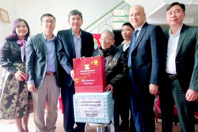 Huyện Thanh Trì trao tặng 16.791 suất quà dịp Tết Nguyên đán Quý Mão 2023