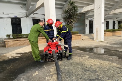 Công an huyện Đan Phượng sẵn sàng bảo vệ an toàn PCCC trận địa pháo hoa.