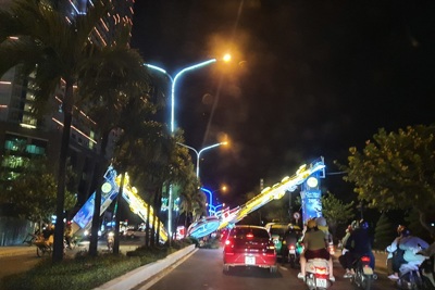 Công trình chào mừng năm mới trên đường Trần Phú – TP Nha Trang đổ sập