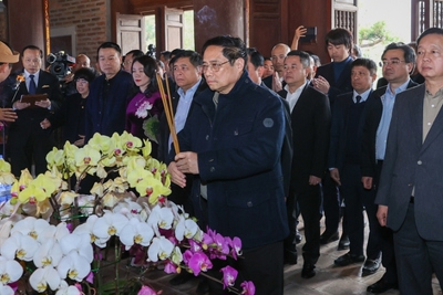 Thủ tướng dâng hương tưởng niệm tại Khu Di tích quốc gia đặc biệt Kim Liên