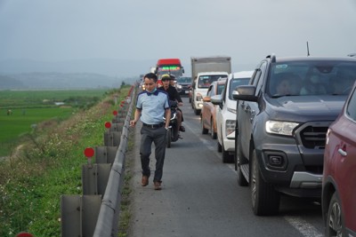 Phú Yên: Quốc lộ 1 và tuyến tránh ùn tắc nghiêm trọng chiều mùng 7 Tết