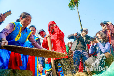 Hội thi kéo lửa, thổi cơm truyền thống tại làng Thị Cấm
