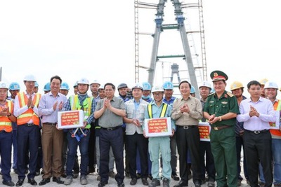 Thủ tướng đôn đốc dự án cao tốc, thị sát công trường cầu Mỹ Thuận 2