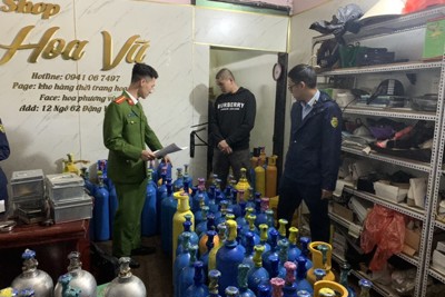 Phát hiện vụ vận chuyển, tàng trữ khí cười lớn tại Hà Nội