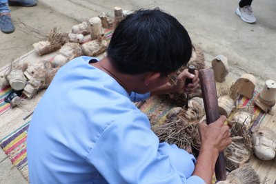 Ảnh: Xem nghệ nhân làng mộc Kim Bồng trổ tài
