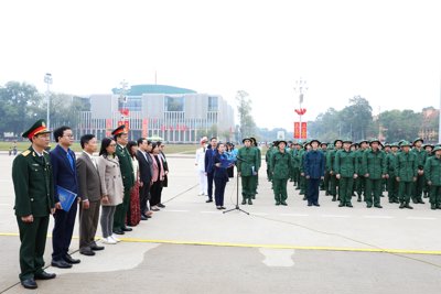 Làm thơ động viên con cháu lên đường nhập ngũ