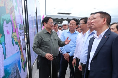 Thủ tướng khảo sát dự án lớn, mô hình nhà thu nhập thấp tại Bình Định