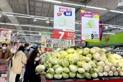 Hà Nội: Thị trường hàng hoá dịp Rằm tháng Giêng giảm giá sâu