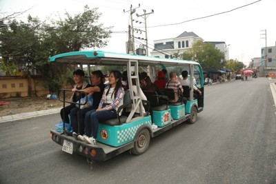 Thí điểm xe khách điện tại chùa Hương: Cần những điều chỉnh phù hợp