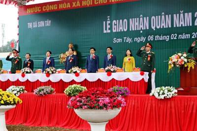 Trưởng ban Tuyên giáo Thành ủy động viên 108 tân binh thị xã Sơn Tây