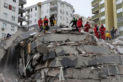 Số người thiệt mạng vì động đất tăng hơn 4.000, quốc tế gấp rút viện trợ