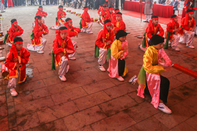 Đến lễ hội quê của Chử Đồng Tử xem múa chữ 