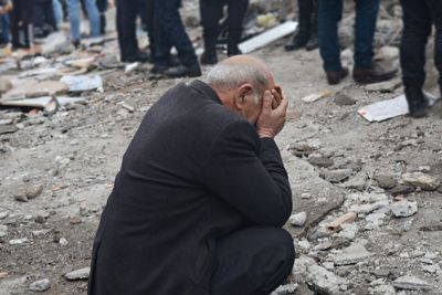 Tại sao trận động đất ở Thổ Nhĩ Kỳ và Syria lại chết chóc đến vậy?