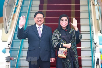 Thủ tướng lên đường thăm chính thức Singapore và Brunei Darussalam