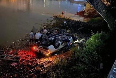 Quảng Ninh: Xe bán tải rơi xuống cầu Ka Long, 2 người tử vong
