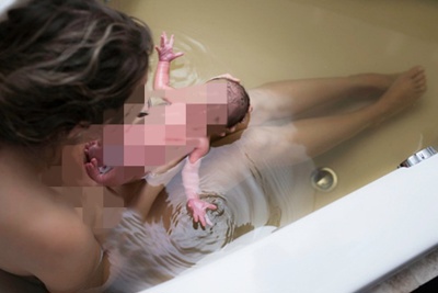 Bé 13 tuổi sinh con trong nhà tắm: Còn "lỗ hổng" về giáo dục giới tính