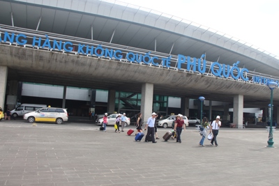 Nhân viên sân bay Phú Quốc trả lại 125 triệu đồng cho hành khách