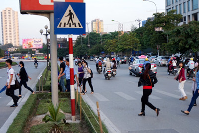 TP Hồ Chí Minh xử phạt 3 người đi bộ không đúng quy định